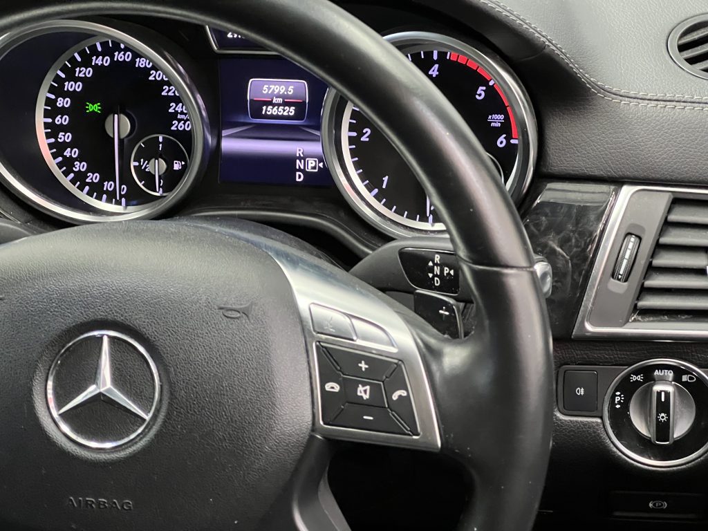 Interior of a mercedes diesel GLE showing gear selector level before the 9g tronic automatic transmission service takes place